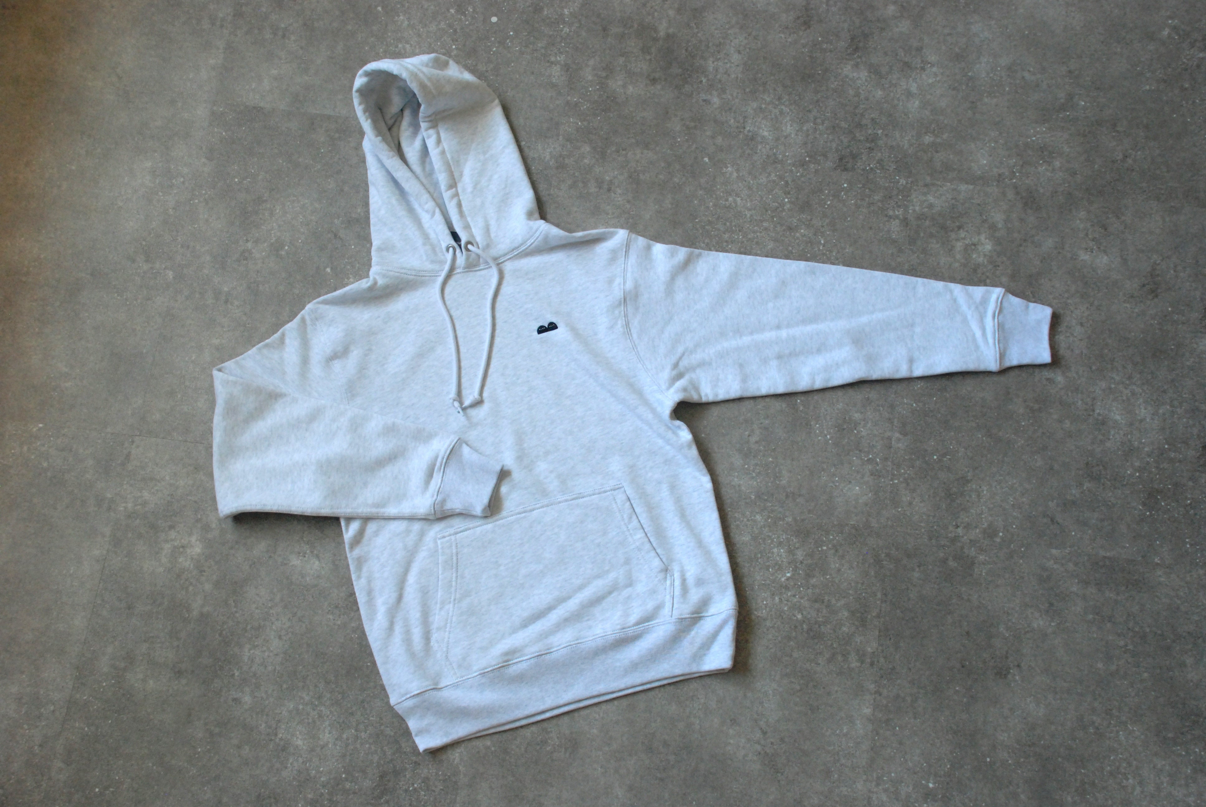 パーカー アッシュグレー | sees store online